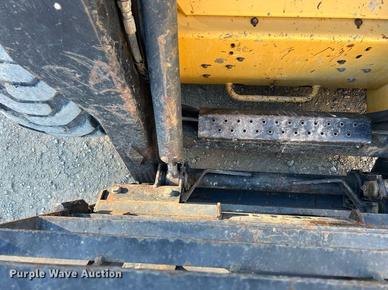 image for item OA9019 1996 New Holland LX885  skid steer loader