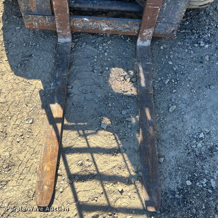 image for item OA9019 1996 New Holland LX885  skid steer loader