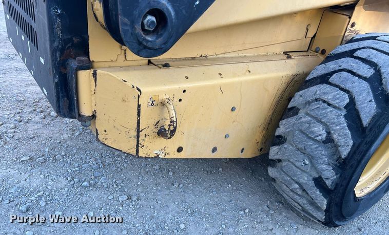 image for item OA9019 1996 New Holland LX885  skid steer loader