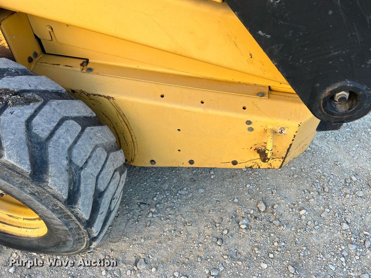 image for item OA9019 1996 New Holland LX885  skid steer loader