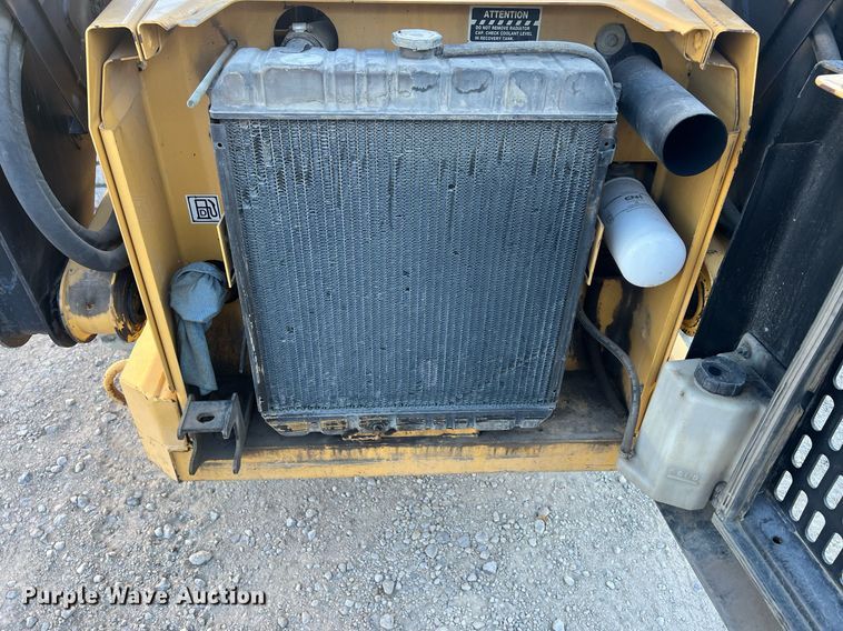 image for item OA9019 1996 New Holland LX885  skid steer loader
