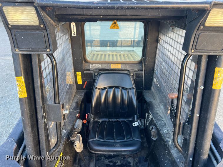 image for item OA9019 1996 New Holland LX885  skid steer loader