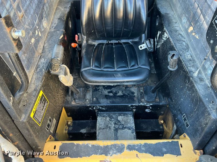 image for item OA9019 1996 New Holland LX885  skid steer loader