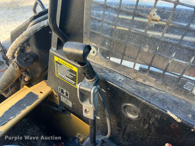 image for item OA9019 1996 New Holland LX885  skid steer loader