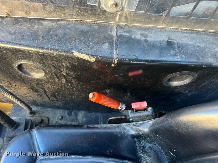 image for item OA9019 1996 New Holland LX885  skid steer loader