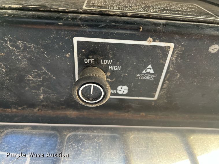 image for item OA9019 1996 New Holland LX885  skid steer loader