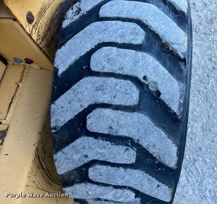 image for item OA9019 1996 New Holland LX885  skid steer loader