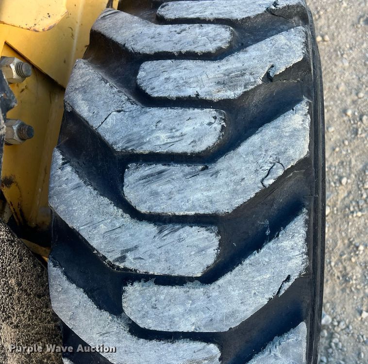 image for item OA9019 1996 New Holland LX885  skid steer loader