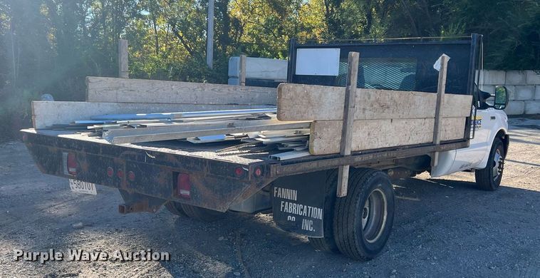 image for item OA9020 2005 Ford F350  flatbed pickup truck