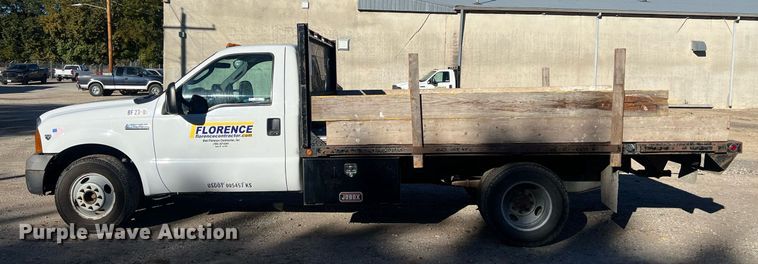 image for item OA9020 2005 Ford F350  flatbed pickup truck