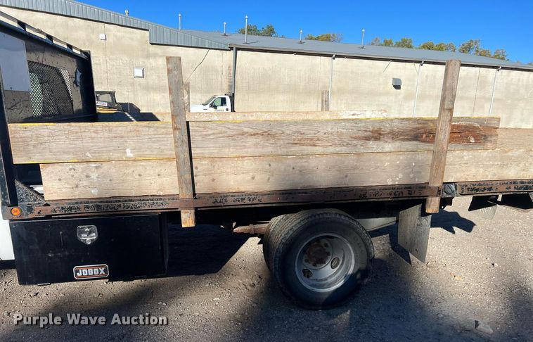 image for item OA9020 2005 Ford F350  flatbed pickup truck