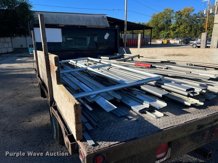 image for item OA9020 2005 Ford F350  flatbed pickup truck