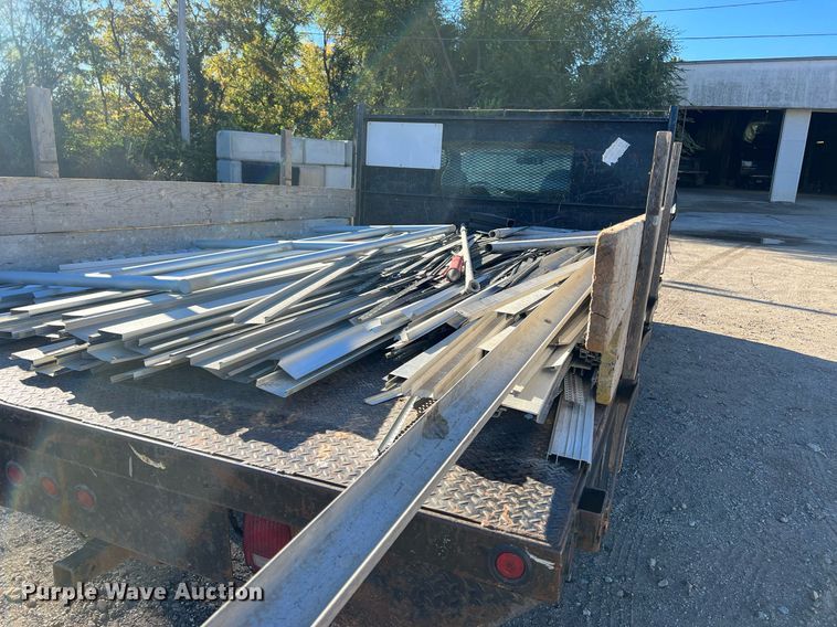 image for item OA9020 2005 Ford F350  flatbed pickup truck