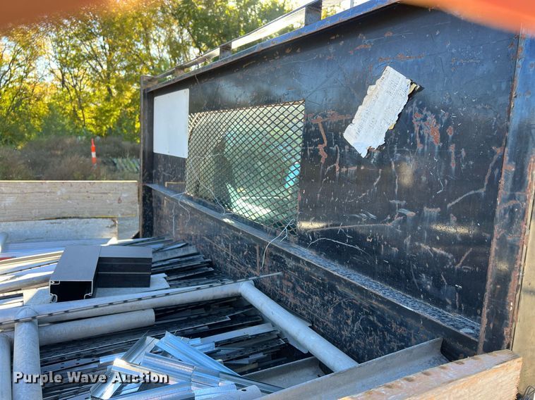 image for item OA9020 2005 Ford F350  flatbed pickup truck