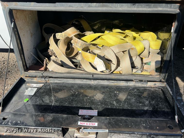 image for item OA9020 2005 Ford F350  flatbed pickup truck