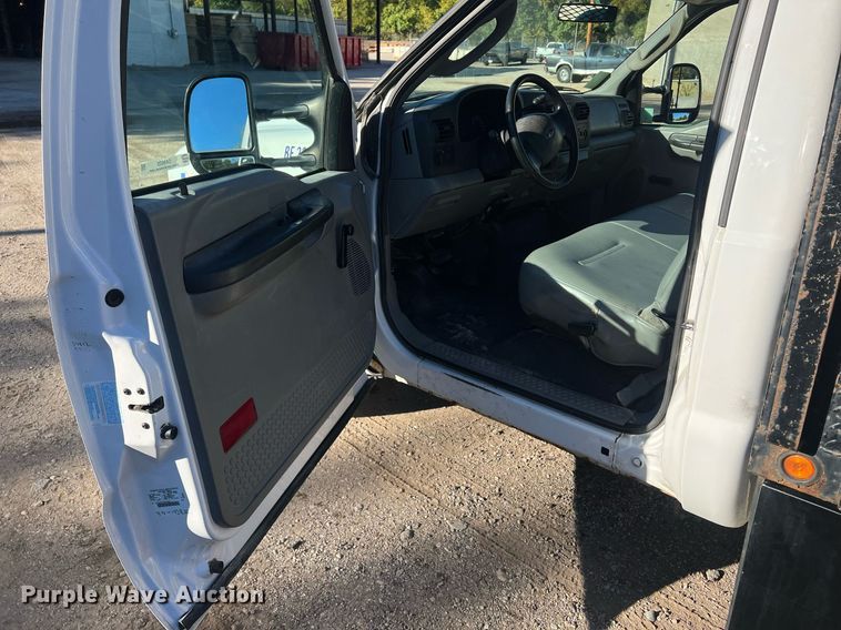 image for item OA9020 2005 Ford F350  flatbed pickup truck