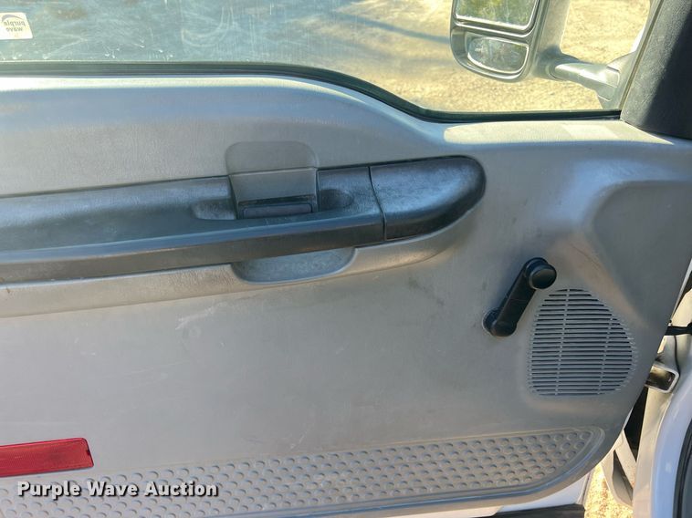 image for item OA9020 2005 Ford F350  flatbed pickup truck