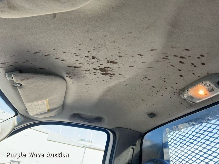 image for item OA9020 2005 Ford F350  flatbed pickup truck