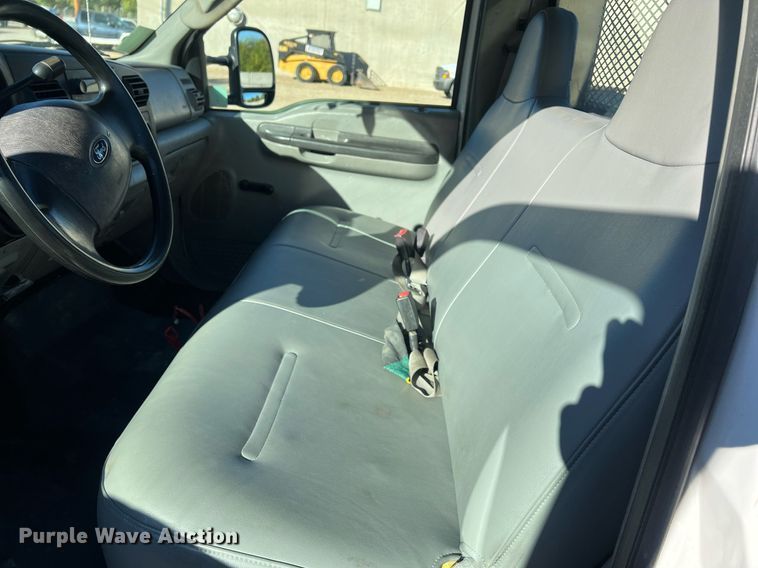 image for item OA9020 2005 Ford F350  flatbed pickup truck