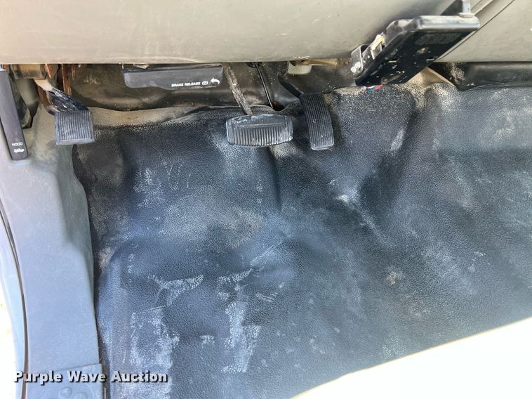 image for item OA9020 2005 Ford F350  flatbed pickup truck