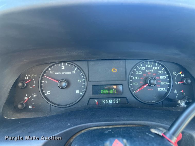 image for item OA9020 2005 Ford F350  flatbed pickup truck