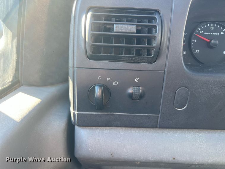 image for item OA9020 2005 Ford F350  flatbed pickup truck