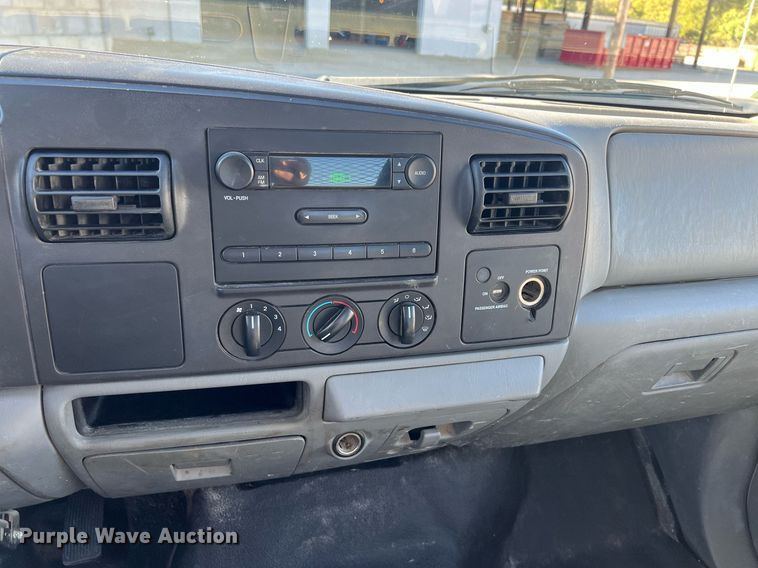 image for item OA9020 2005 Ford F350  flatbed pickup truck