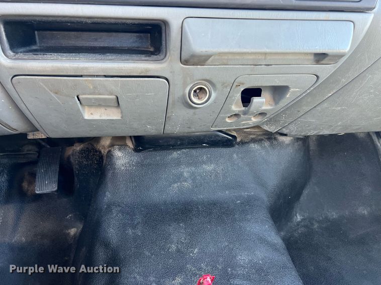 image for item OA9020 2005 Ford F350  flatbed pickup truck