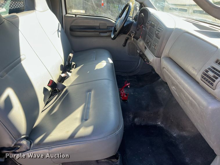 image for item OA9020 2005 Ford F350  flatbed pickup truck