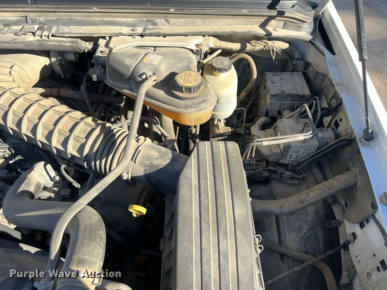 image for item OA9020 2005 Ford F350  flatbed pickup truck