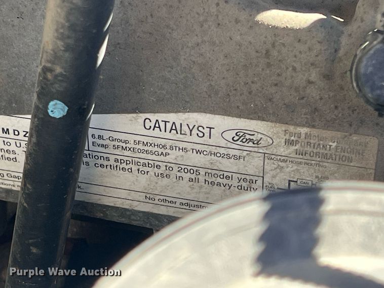 image for item OA9020 2005 Ford F350  flatbed pickup truck