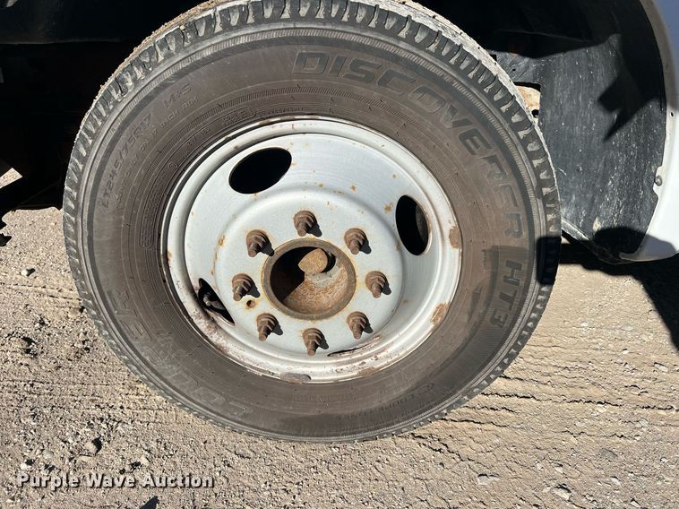 image for item OA9020 2005 Ford F350  flatbed pickup truck