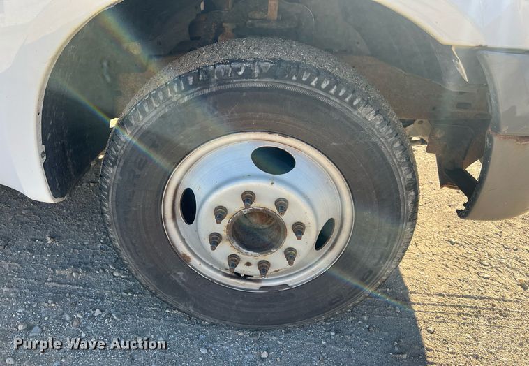 image for item OA9020 2005 Ford F350  flatbed pickup truck