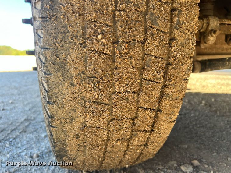 image for item OA9020 2005 Ford F350  flatbed pickup truck