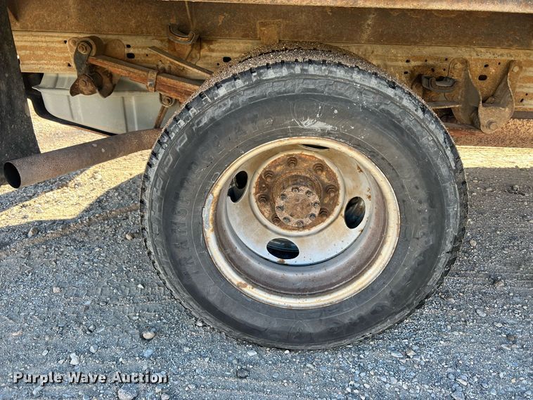 image for item OA9020 2005 Ford F350  flatbed pickup truck