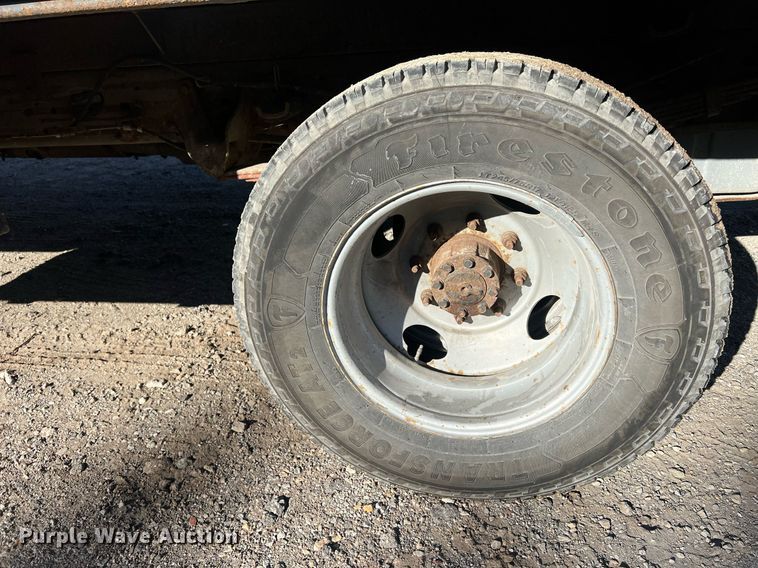 image for item OA9020 2005 Ford F350  flatbed pickup truck