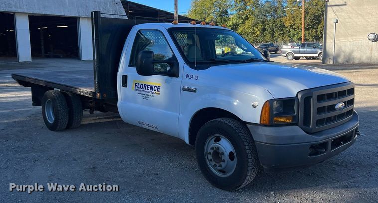 image for item OA9021 2005 Ford F350  flatbed pickup truck