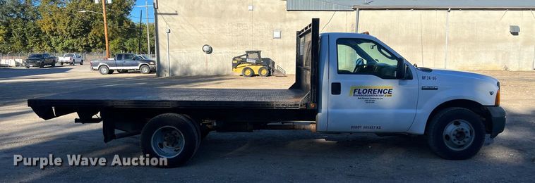 image for item OA9021 2005 Ford F350  flatbed pickup truck