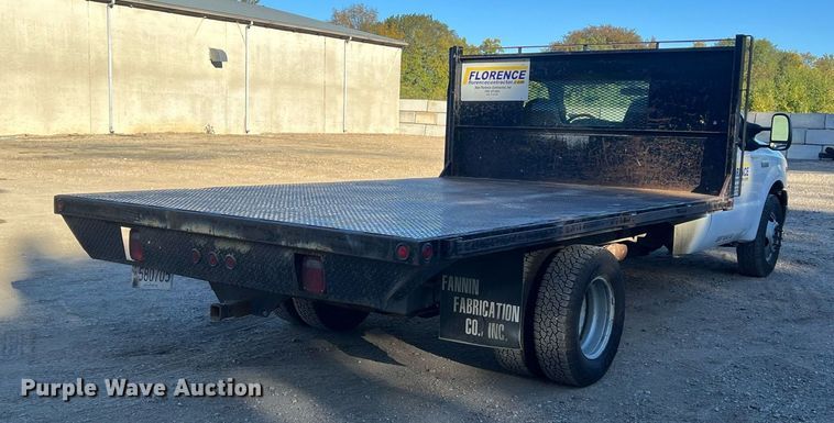 image for item OA9021 2005 Ford F350  flatbed pickup truck
