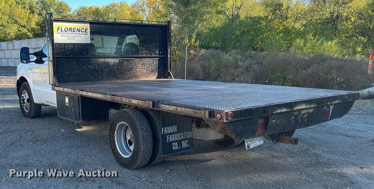 image for item OA9021 2005 Ford F350  flatbed pickup truck
