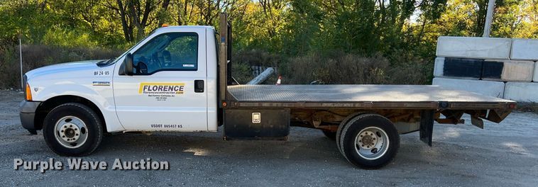 image for item OA9021 2005 Ford F350  flatbed pickup truck