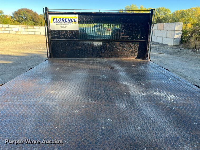 image for item OA9021 2005 Ford F350  flatbed pickup truck