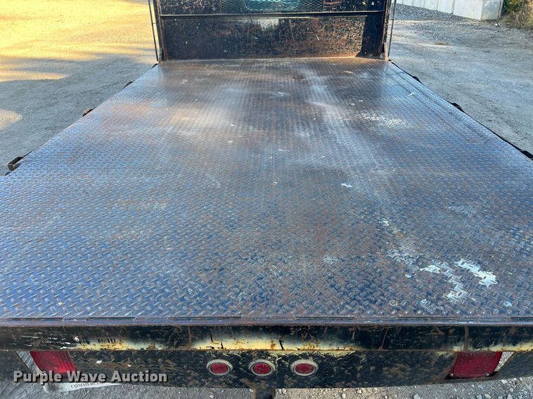 image for item OA9021 2005 Ford F350  flatbed pickup truck