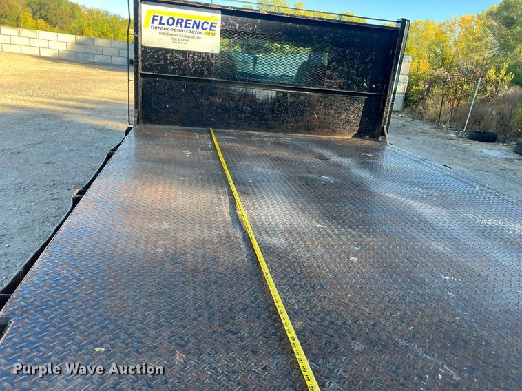 image for item OA9021 2005 Ford F350  flatbed pickup truck