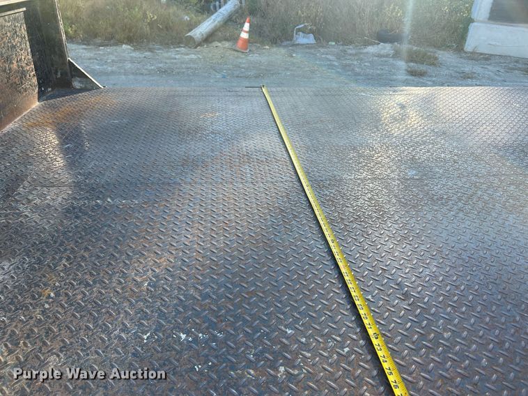 image for item OA9021 2005 Ford F350  flatbed pickup truck