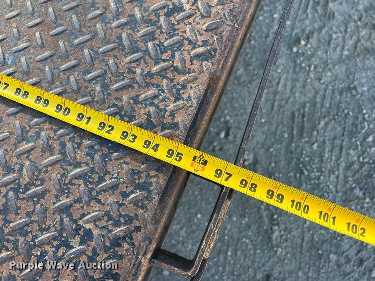 image for item OA9021 2005 Ford F350  flatbed pickup truck