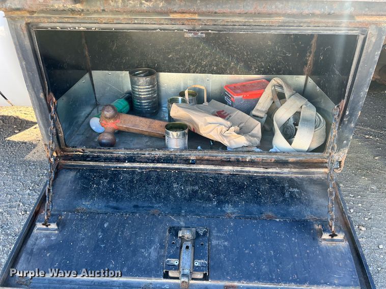 image for item OA9021 2005 Ford F350  flatbed pickup truck