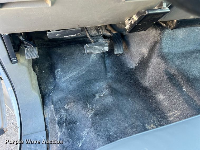 image for item OA9021 2005 Ford F350  flatbed pickup truck