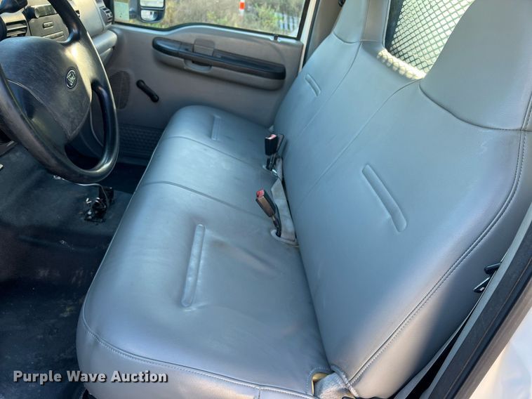 image for item OA9021 2005 Ford F350  flatbed pickup truck