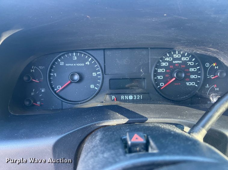 image for item OA9021 2005 Ford F350  flatbed pickup truck